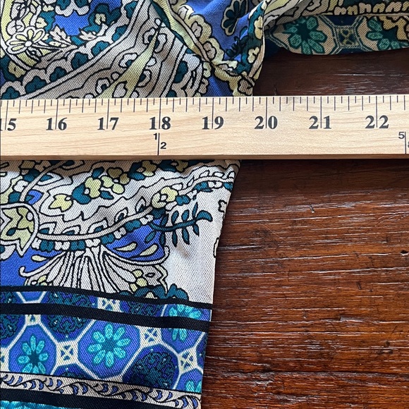 Chico’s Elegant Blue Patterned Long Sleeve Top Sz 1 - Picture 11 of 13